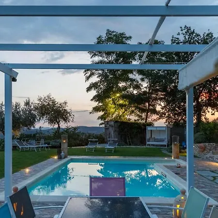 Vila Casalina 8, Emma Mondaino