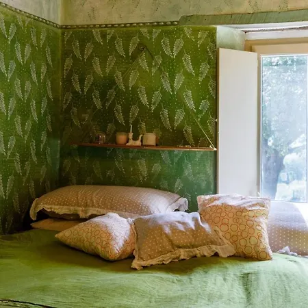 Casalina 8, Emma Vila